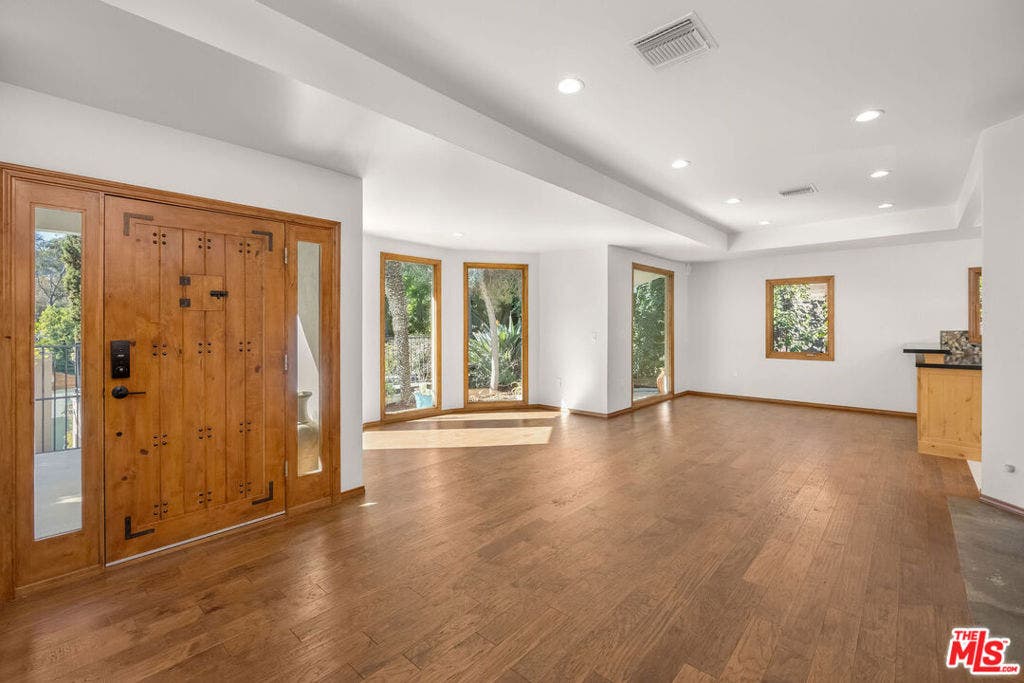 3058 Hollycrest Place, Los Angeles, CA 90068
