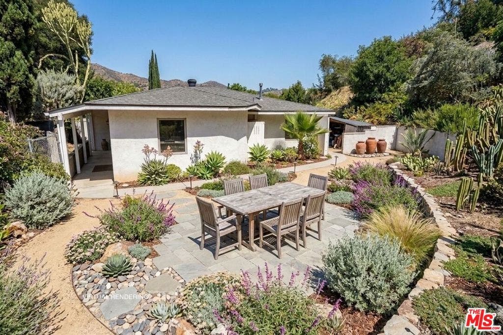 3058 Hollycrest Place, Los Angeles, CA 90068