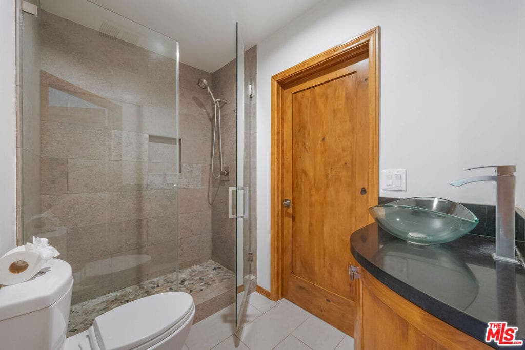 3058 Hollycrest Place, Los Angeles, CA 90068