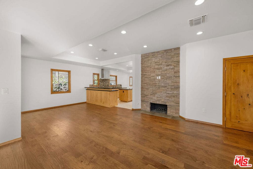 3058 Hollycrest Place, Los Angeles, CA 90068