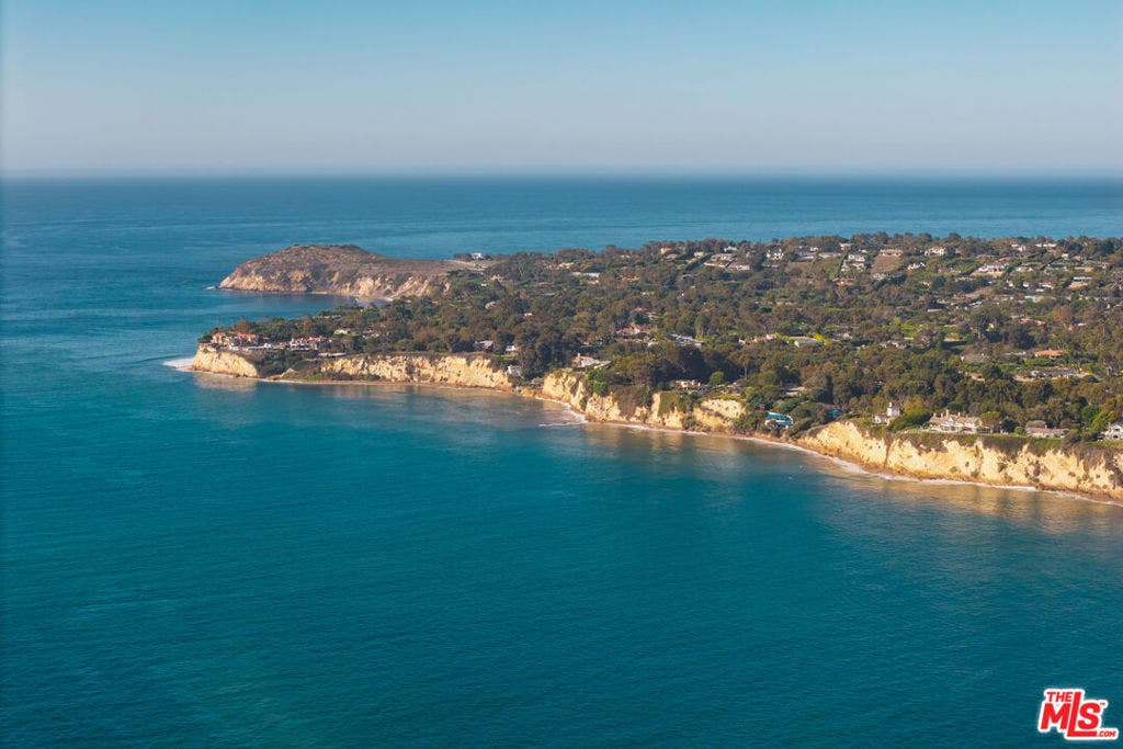 27549 Pacific Coast Highway, Malibu, CA 90265 27549 Pacific Coast Highway, Malibu, CA 90265