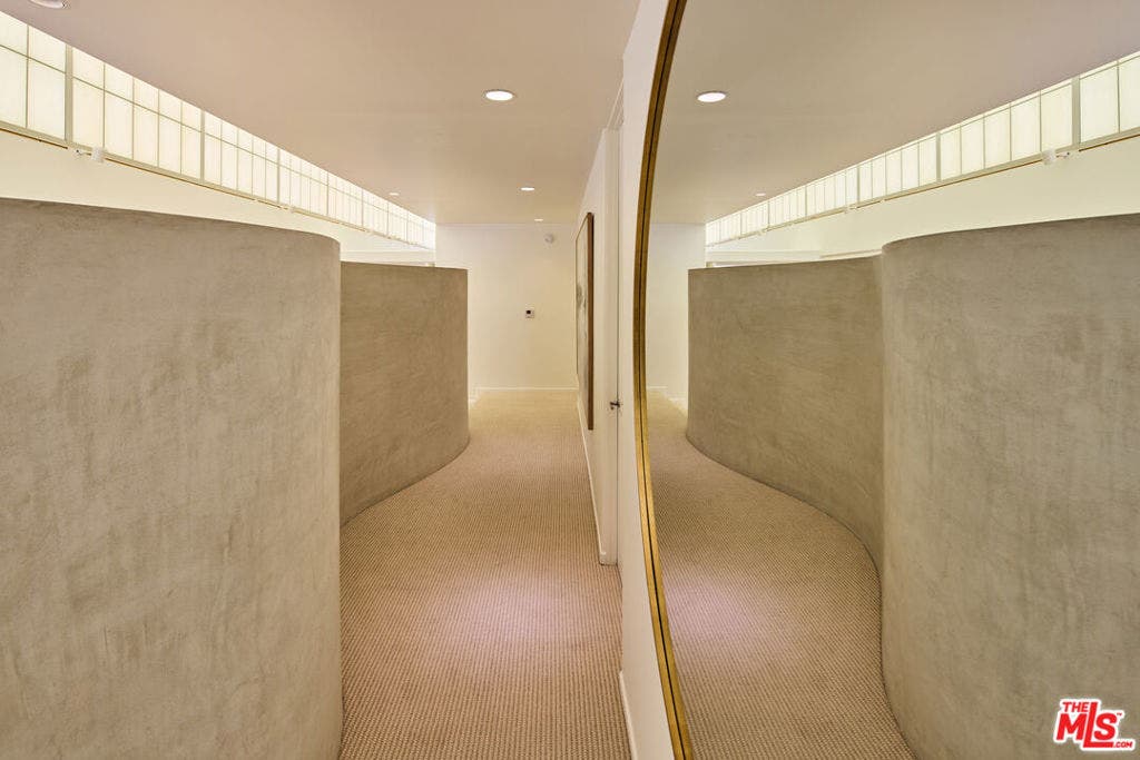 27549 Pacific Coast Highway, Malibu, CA 90265 27549 Pacific Coast Highway, Malibu, CA 90265