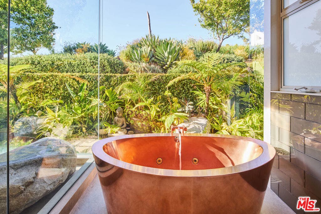 27549 Pacific Coast Highway, Malibu, CA 90265 27549 Pacific Coast Highway, Malibu, CA 90265