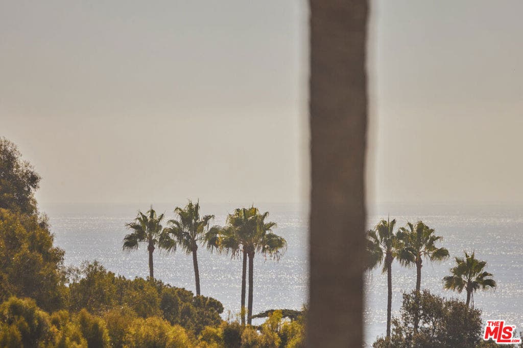 27549 Pacific Coast Highway, Malibu, CA 90265 27549 Pacific Coast Highway, Malibu, CA 90265