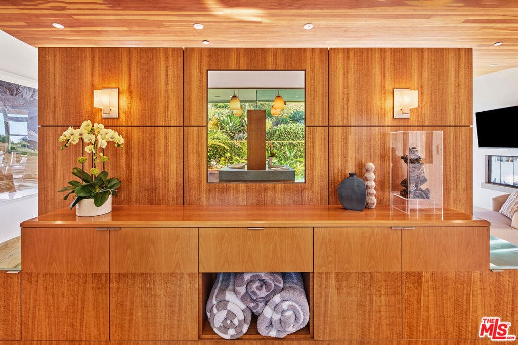 27549 Pacific Coast Highway, Malibu, CA 90265 27549 Pacific Coast Highway, Malibu, CA 90265