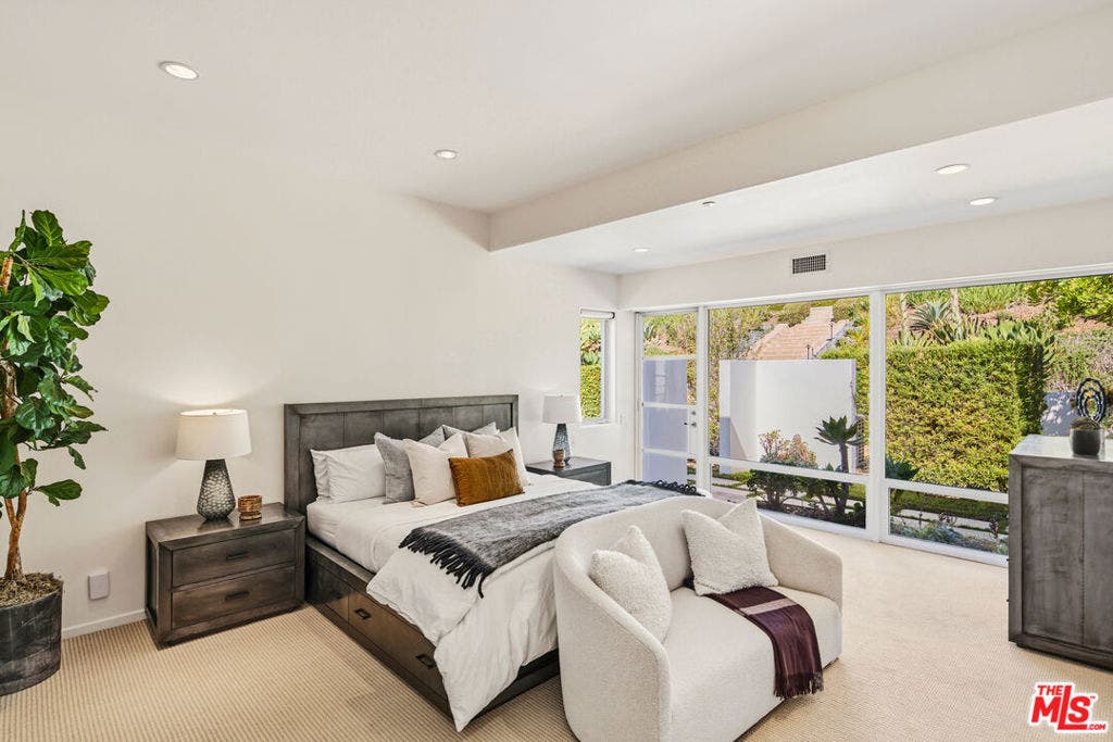 27549 Pacific Coast Highway, Malibu, CA 90265 27549 Pacific Coast Highway, Malibu, CA 90265