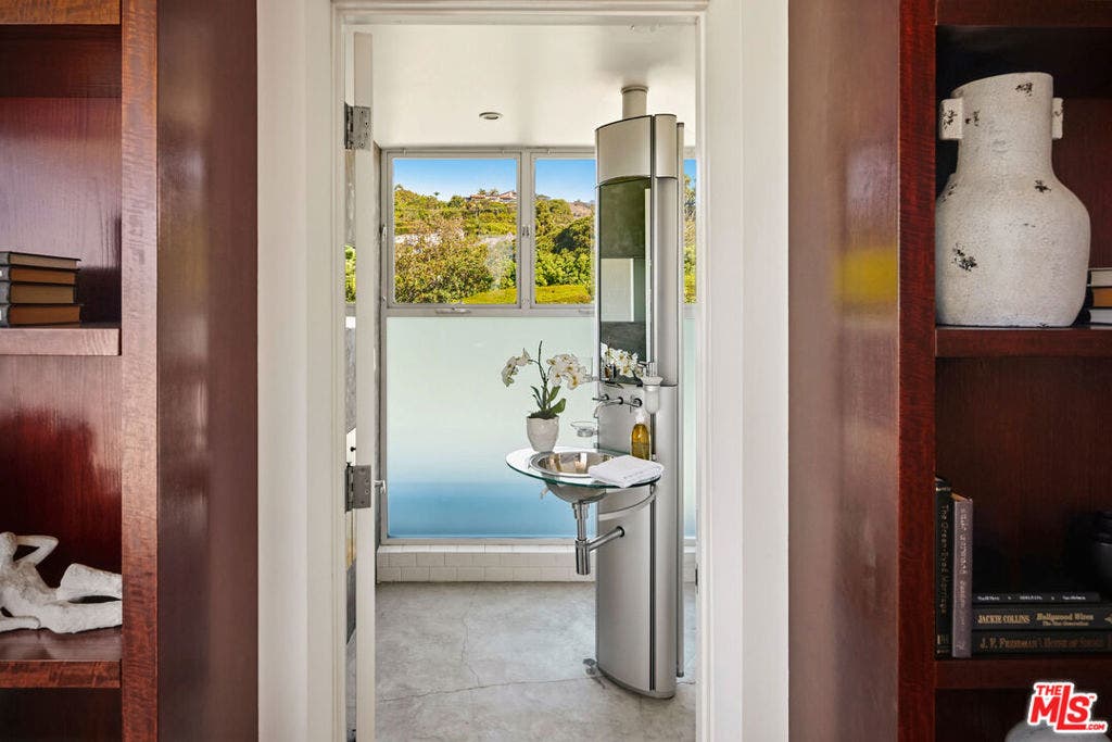 27549 Pacific Coast Highway, Malibu, CA 90265 27549 Pacific Coast Highway, Malibu, CA 90265