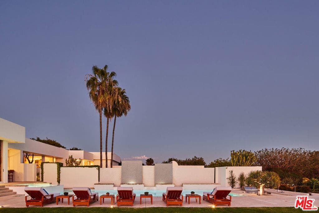 27549 Pacific Coast Highway, Malibu, CA 90265 27549 Pacific Coast Highway, Malibu, CA 90265