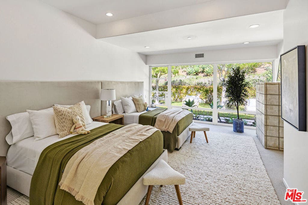 27549 Pacific Coast Highway, Malibu, CA 90265 27549 Pacific Coast Highway, Malibu, CA 90265