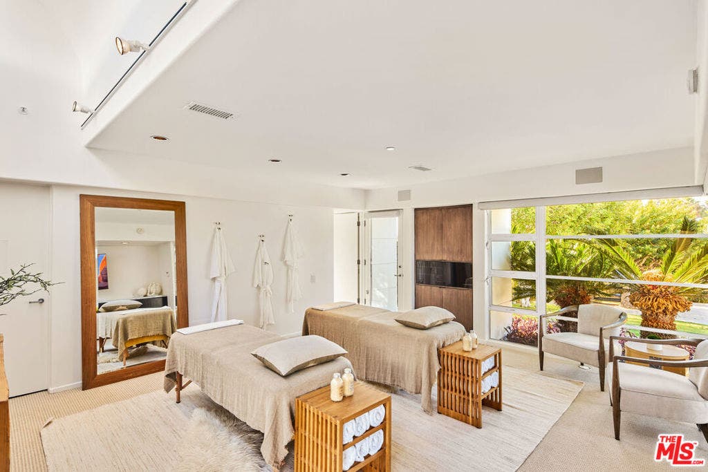 27549 Pacific Coast Highway, Malibu, CA 90265 27549 Pacific Coast Highway, Malibu, CA 90265