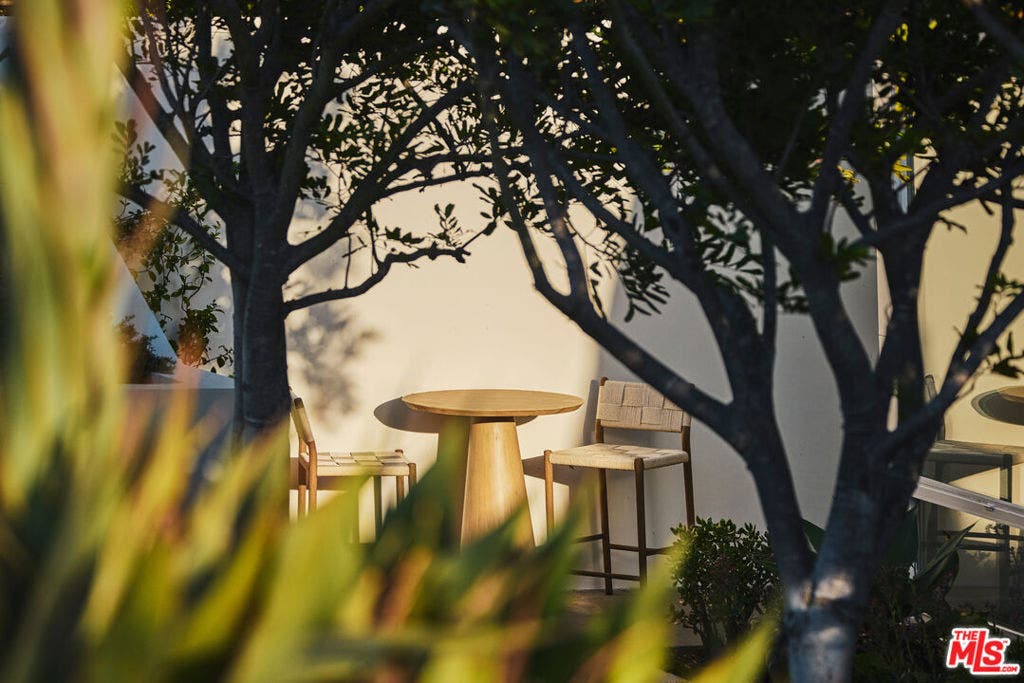27549 Pacific Coast Highway, Malibu, CA 90265 27549 Pacific Coast Highway, Malibu, CA 90265