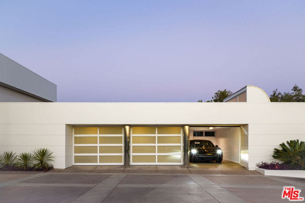 27549 Pacific Coast Highway, Malibu, CA 90265 27549 Pacific Coast Highway, Malibu, CA 90265