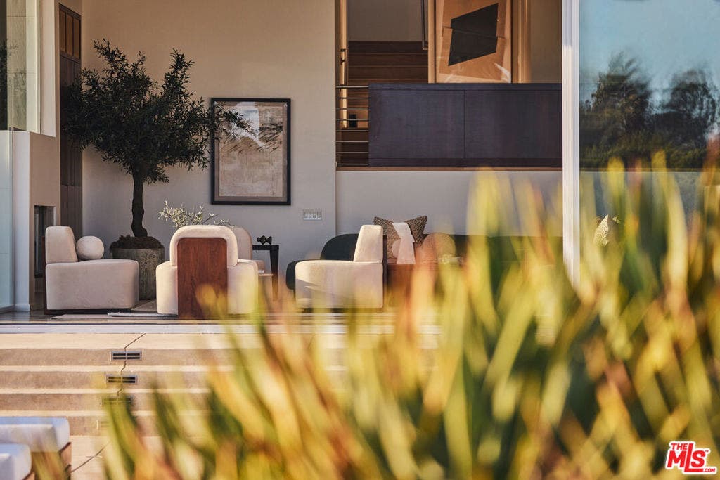 27549 Pacific Coast Highway, Malibu, CA 90265 27549 Pacific Coast Highway, Malibu, CA 90265