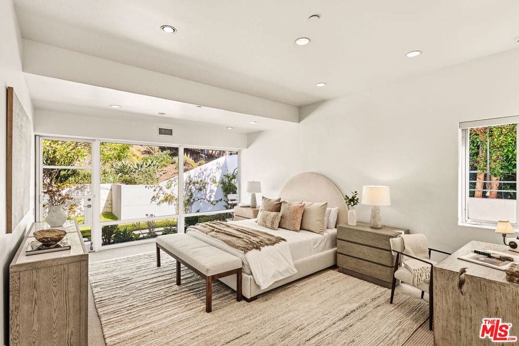 27549 Pacific Coast Highway, Malibu, CA 90265 27549 Pacific Coast Highway, Malibu, CA 90265