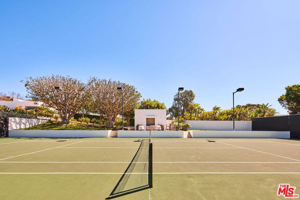 27549 Pacific Coast Highway, Malibu, CA 90265 27549 Pacific Coast Highway, Malibu, CA 90265