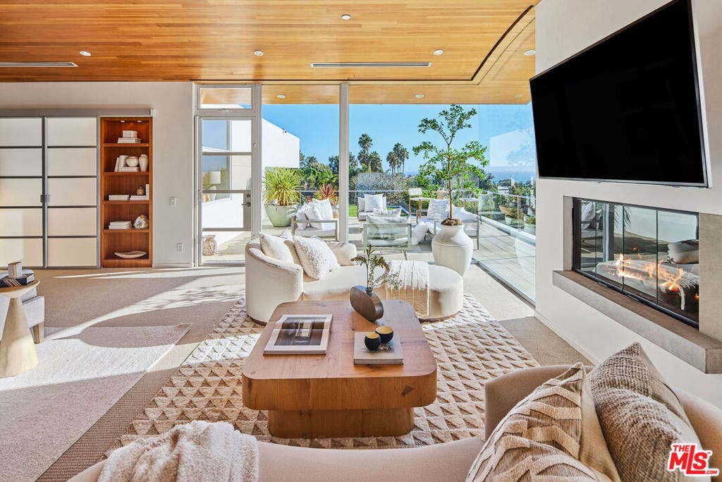 27549 Pacific Coast Highway, Malibu, CA 90265 27549 Pacific Coast Highway, Malibu, CA 90265