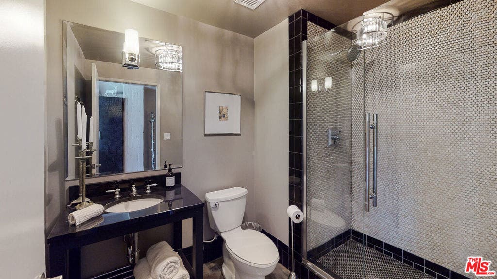 849 S Broadway, #708, Los Angeles, CA 90014 849 S Broadway, #708, Los Angeles, CA 90014