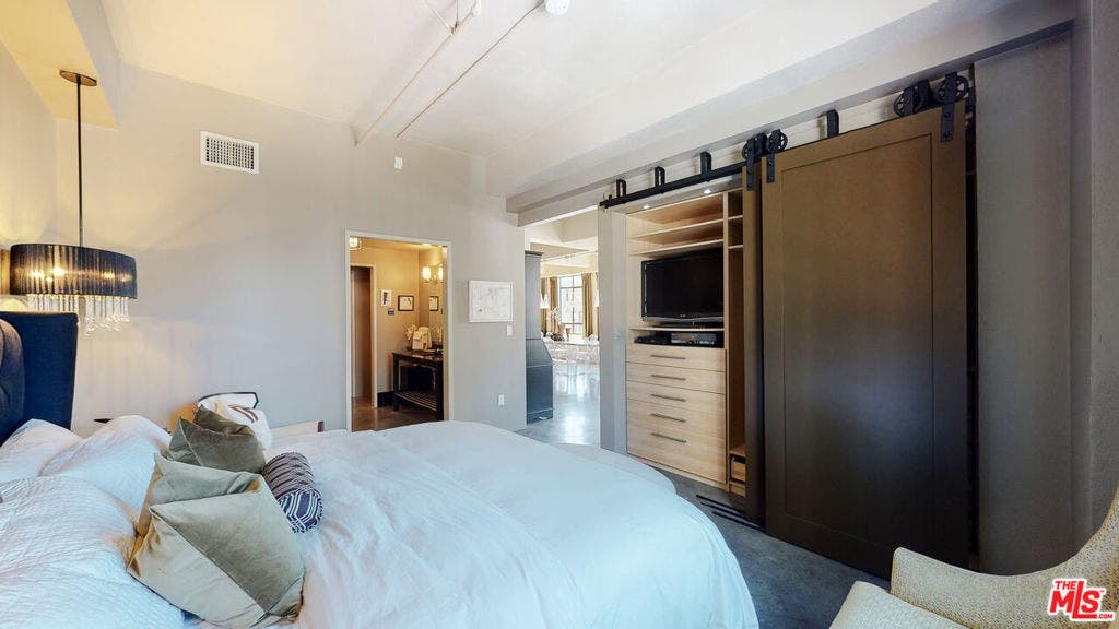 849 S Broadway, #708, Los Angeles, CA 90014 849 S Broadway, #708, Los Angeles, CA 90014