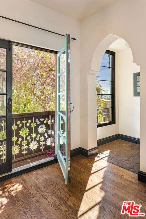 3313 Descanso Drive, Los Angeles, CA 90026 3313 Descanso Drive, Los Angeles, CA 90026