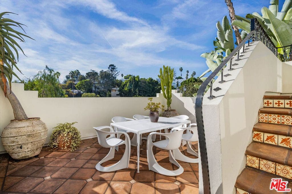 3313 Descanso Drive, Los Angeles, CA 90026 3313 Descanso Drive, Los Angeles, CA 90026