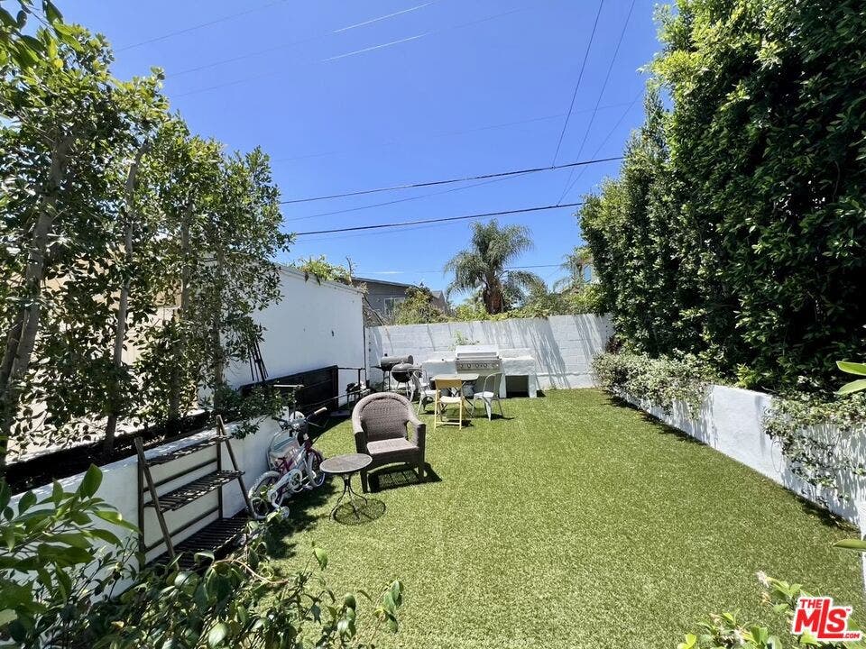 2011 N Vermont Avenue, Los Angeles, CA 90027 2011 N Vermont Avenue, Los Angeles, CA 90027