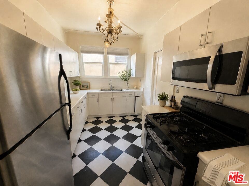 2011 N Vermont Avenue, Los Angeles, CA 90027 2011 N Vermont Avenue, Los Angeles, CA 90027