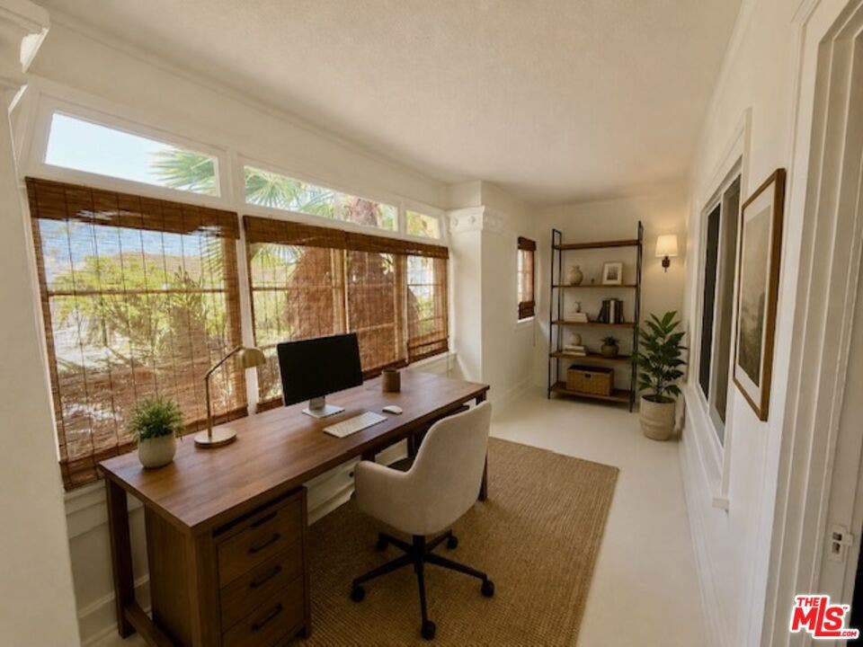 2011 N Vermont Avenue, Los Angeles, CA 90027 Virtually staged