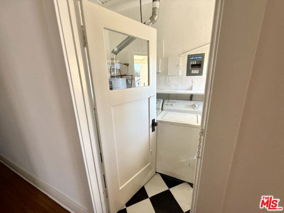 2011 N Vermont Avenue, Los Angeles, CA 90027 2011 N Vermont Avenue, Los Angeles, CA 90027