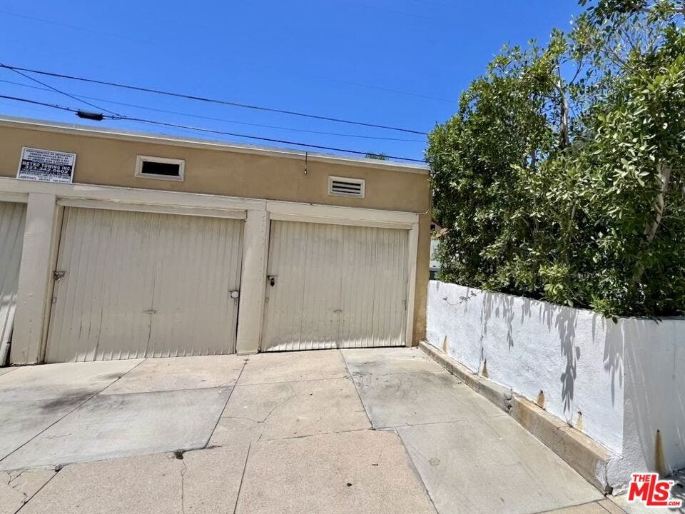 2011 N Vermont Avenue, Los Angeles, CA 90027 2011 N Vermont Avenue, Los Angeles, CA 90027