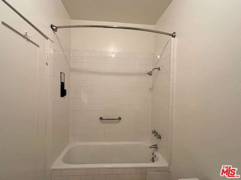 2011 N Vermont Avenue, Los Angeles, CA 90027 2011 N Vermont Avenue, Los Angeles, CA 90027