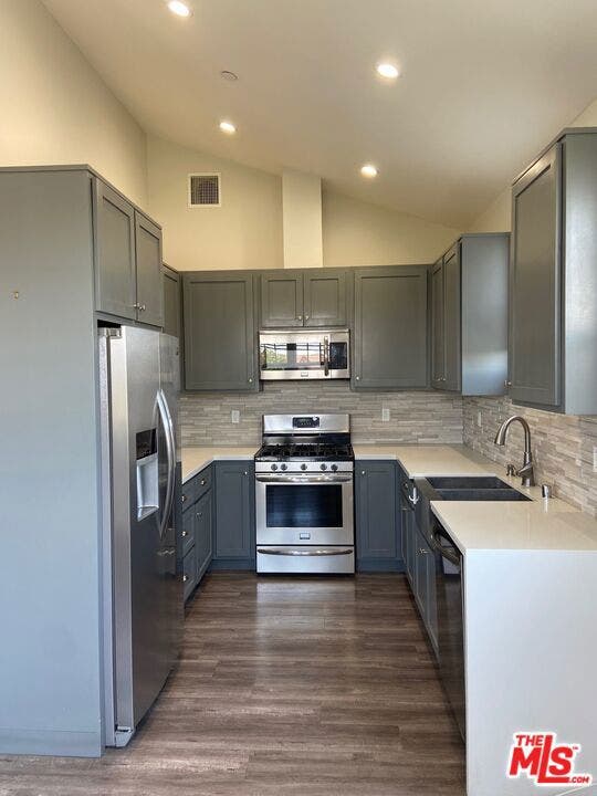 3157 Estara Avenue, Los Angeles, CA 90065 3157 Estara Avenue, Los Angeles, CA 90065