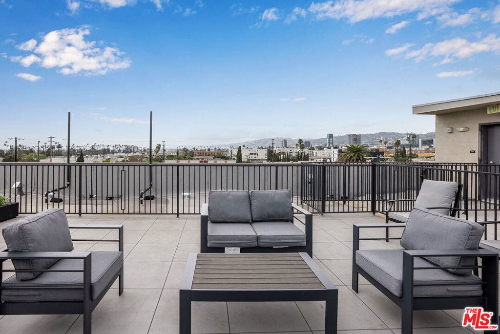 5657 Virginia Avenue, #301, Los Angeles, CA 90038 5657 Virginia Avenue, #301, Los Angeles, CA 90038