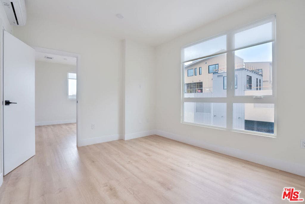 5657 Virginia Avenue, #301, Los Angeles, CA 90038 5657 Virginia Avenue, #301, Los Angeles, CA 90038