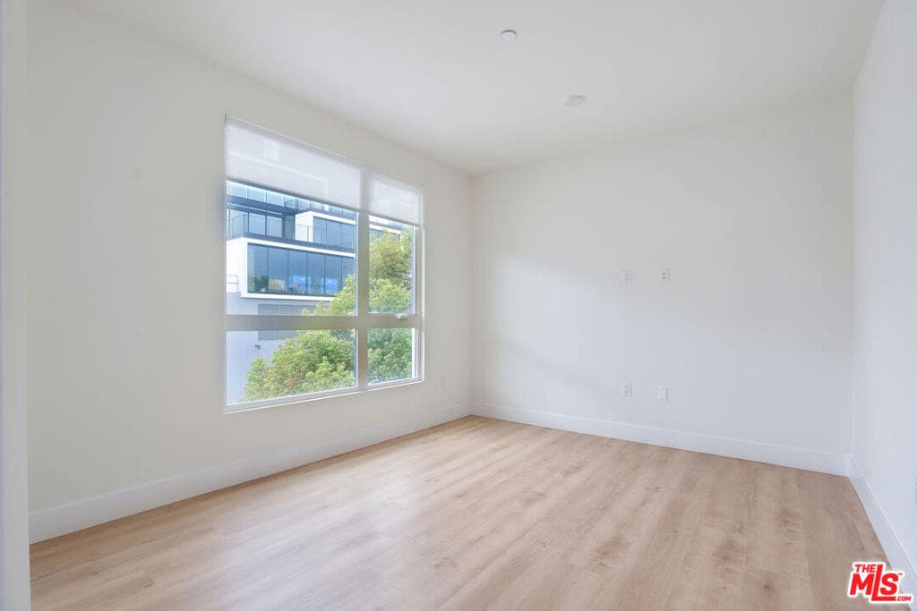 5657 Virginia Avenue, #301, Los Angeles, CA 90038 5657 Virginia Avenue, #301, Los Angeles, CA 90038