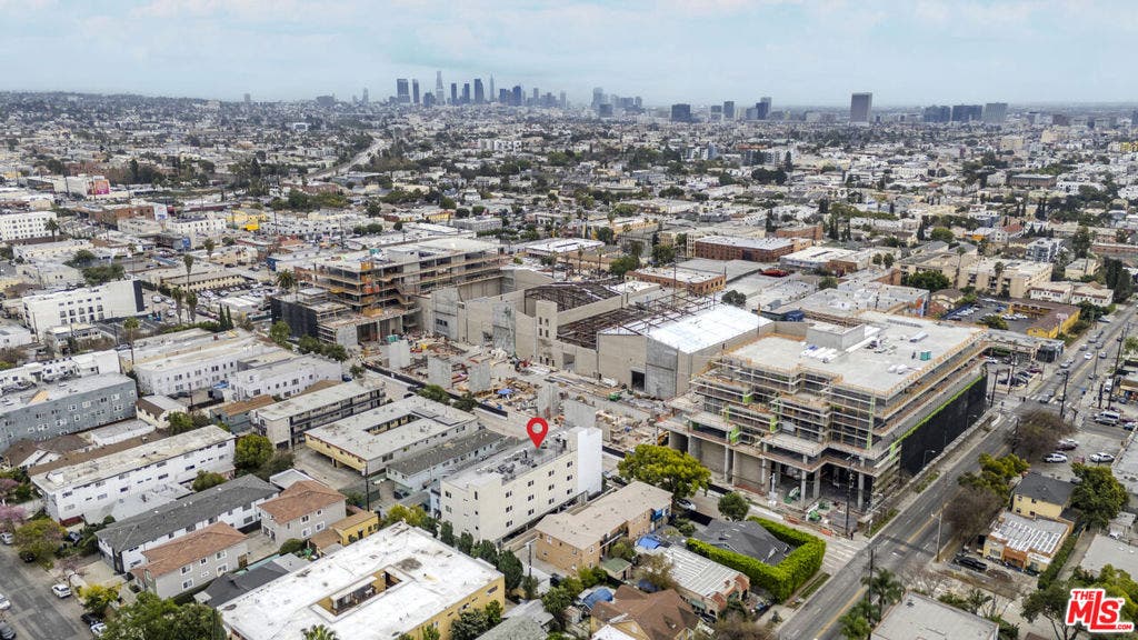 5657 Virginia Avenue, #301, Los Angeles, CA 90038 5657 Virginia Avenue, #301, Los Angeles, CA 90038