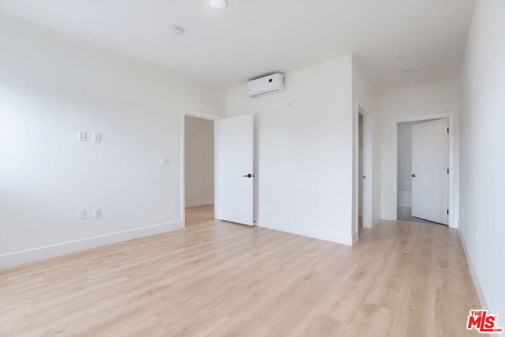 5657 Virginia Avenue, #301, Los Angeles, CA 90038 5657 Virginia Avenue, #301, Los Angeles, CA 90038