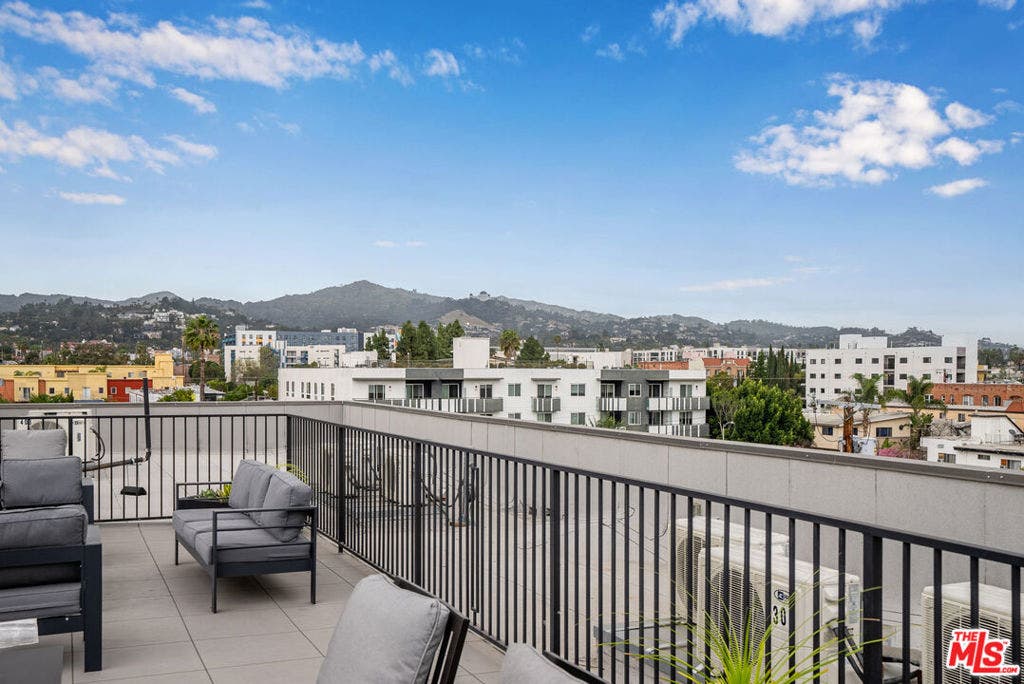 5657 Virginia Avenue, #301, Los Angeles, CA 90038 5657 Virginia Avenue, #301, Los Angeles, CA 90038