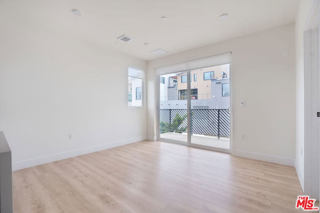 5657 Virginia Avenue, #301, Los Angeles, CA 90038 5657 Virginia Avenue, #301, Los Angeles, CA 90038