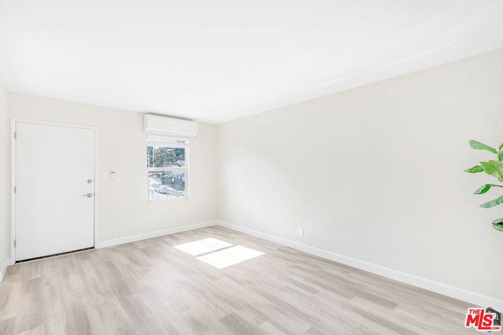 7020 Glasgow Avenue, Los Angeles, CA 90045 7020 Glasgow Avenue, Los Angeles, CA 90045