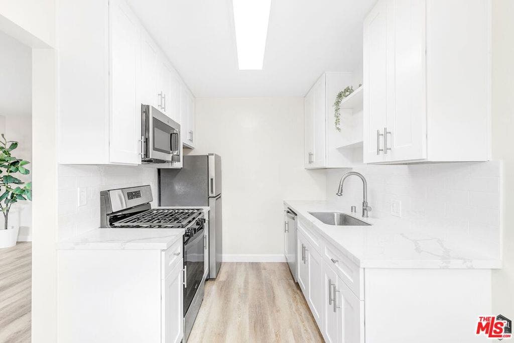 7020 Glasgow Avenue, Los Angeles, CA 90045 7020 Glasgow Avenue, Los Angeles, CA 90045