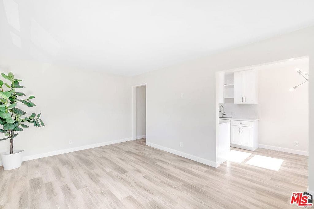 7020 Glasgow Avenue, Los Angeles, CA 90045 7020 Glasgow Avenue, Los Angeles, CA 90045