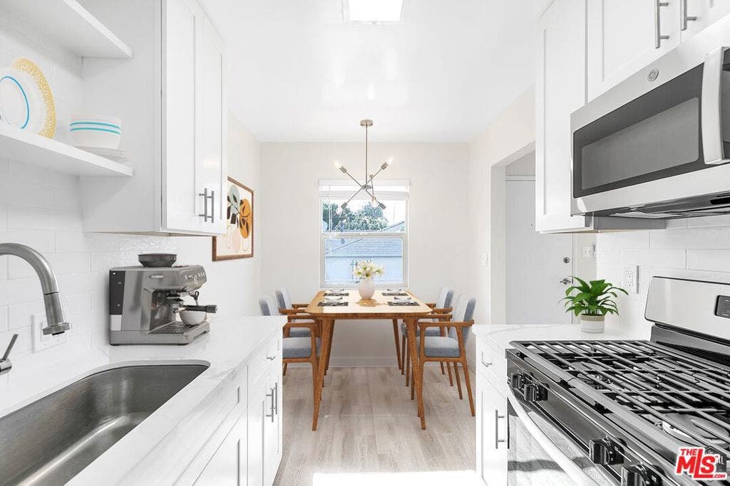 7020 Glasgow Avenue, Los Angeles, CA 90045 7020 Glasgow Avenue, Los Angeles, CA 90045