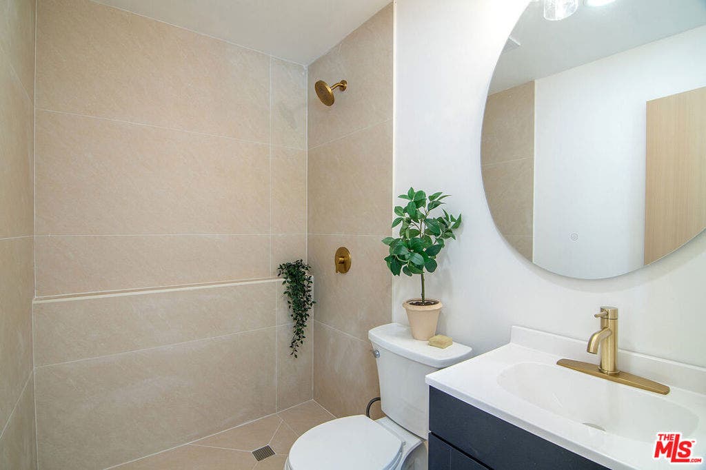 2201 Hillsboro Avenue, Los Angeles, CA 90034 Bathroom #5 (in ADU)