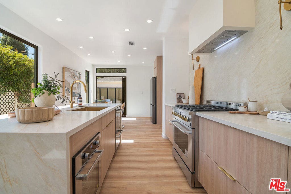 2201 Hillsboro Avenue, Los Angeles, CA 90034 Kitchen