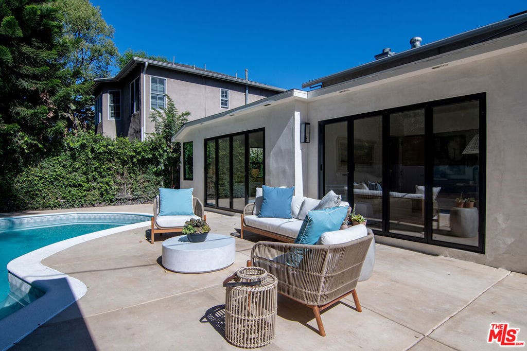 2201 Hillsboro Avenue, Los Angeles, CA 90034 Backyard Seating Area