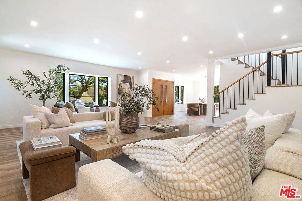 2201 Hillsboro Avenue, Los Angeles, CA 90034 Living Room