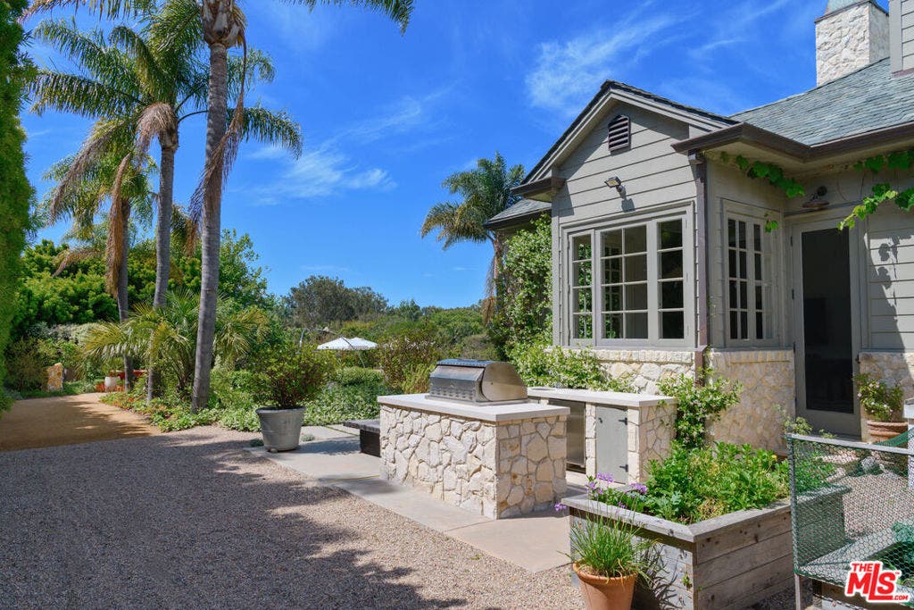 6625 Zumirez Drive, Malibu, CA 90265 6625 Zumirez Drive, Malibu, CA 90265