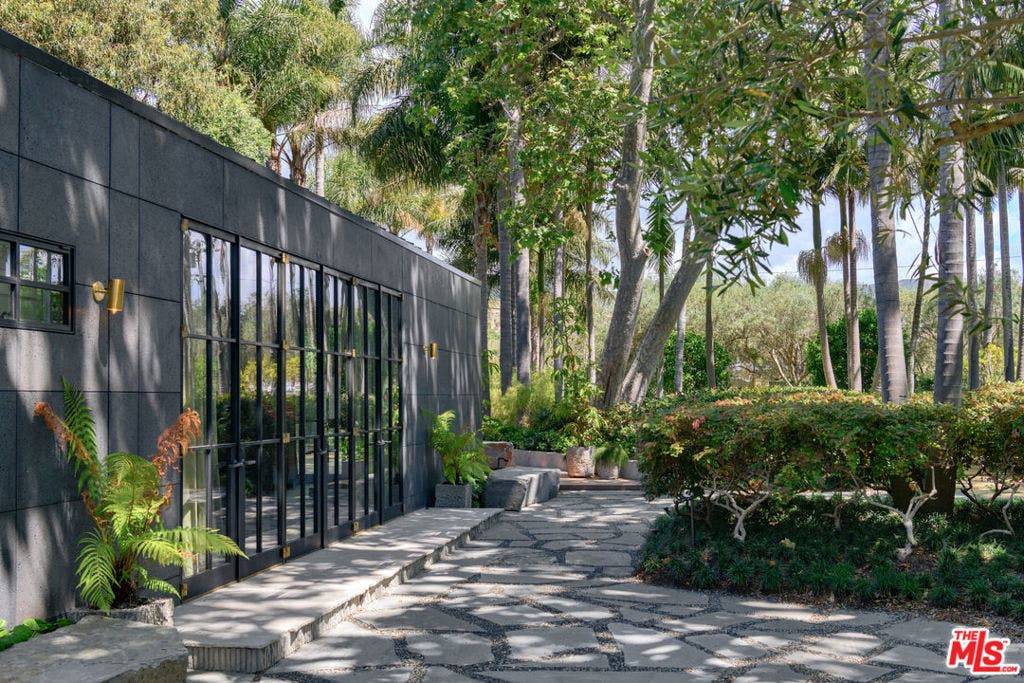 6625 Zumirez Drive, Malibu, CA 90265 6625 Zumirez Drive, Malibu, CA 90265