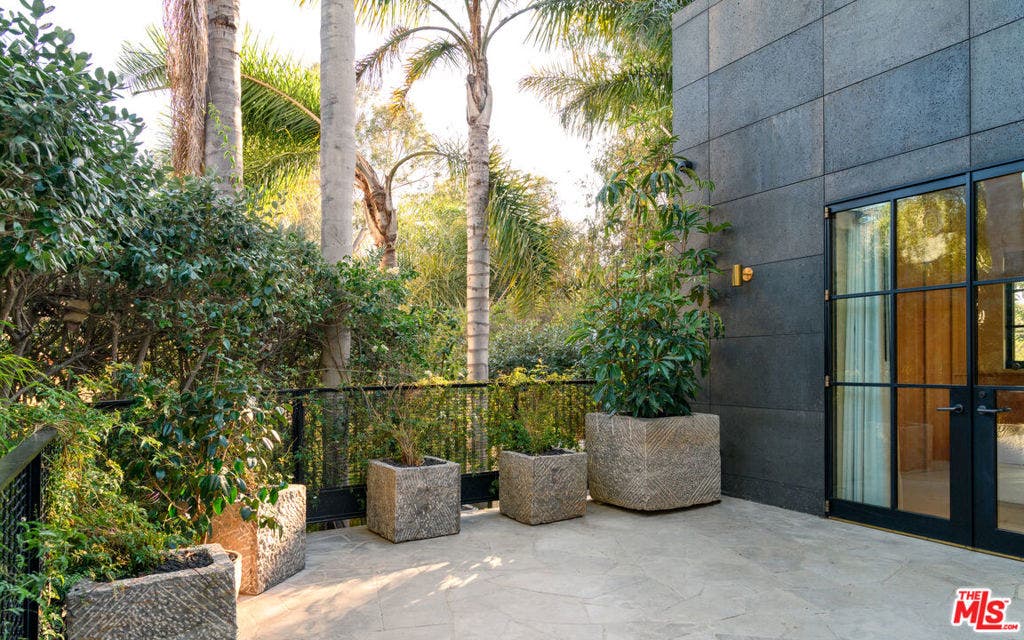 6625 Zumirez Drive, Malibu, CA 90265 6625 Zumirez Drive, Malibu, CA 90265