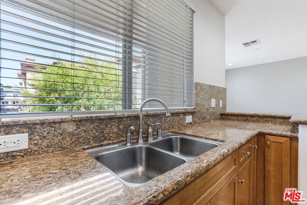 5800 Seawalk Drive, #7, Los Angeles, CA 90094